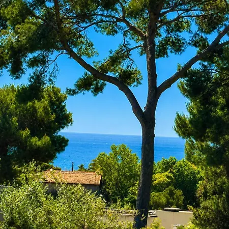 Contemporary Luxury In 3 Bedrooms 6 Guests Pool & Parki