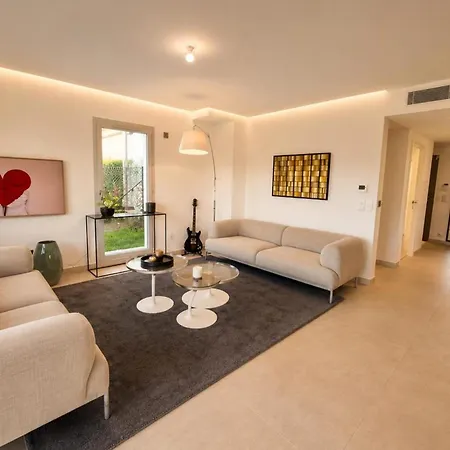 Contemporary Luxury In 3 Bedrooms 6 Guests Pool & Parki *