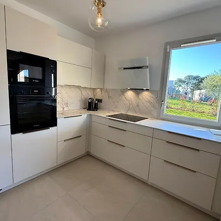 Contemporary Luxury In 3 Bedrooms 6 Guests Pool & Parki Willa *