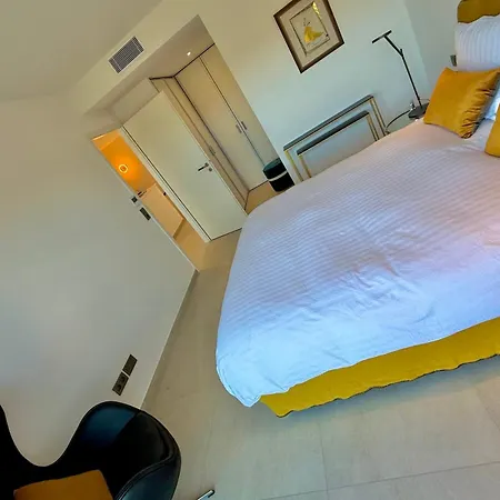 Contemporary Luxury In 3 Bedrooms 6 Guests Pool & Parki *