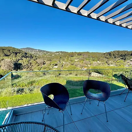 Villa Contemporary Luxury In 3 Bedrooms 6 Guests Pool & Parki
